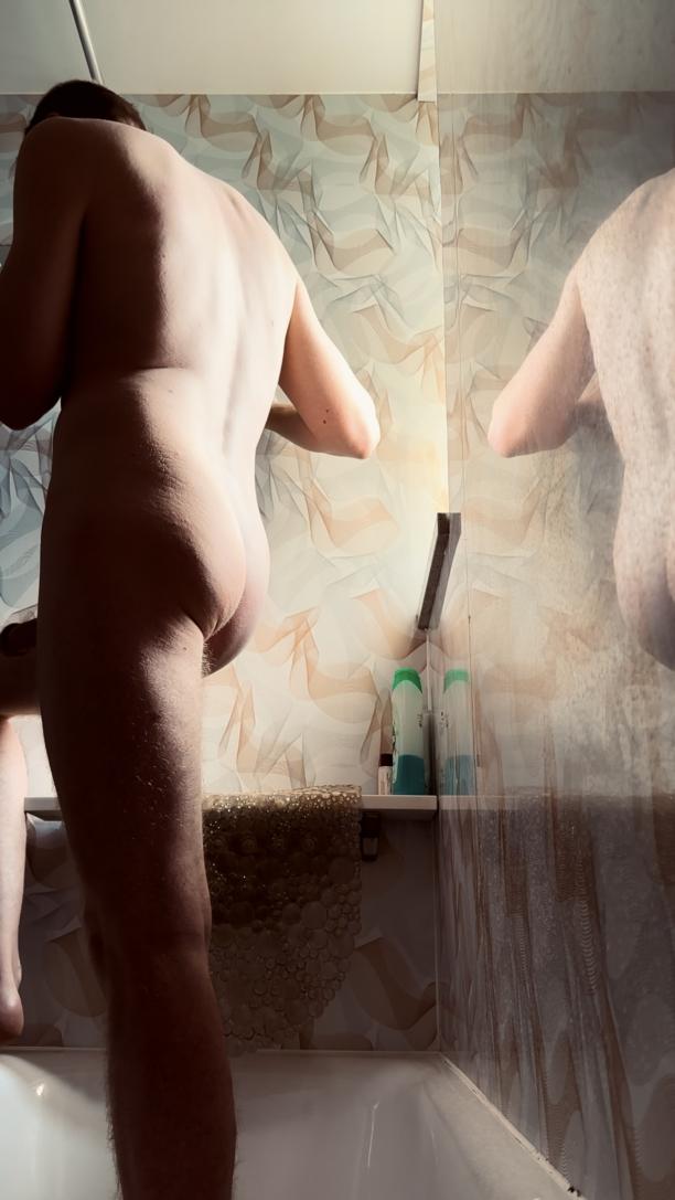 sebastian_dale_ass_bathroom_gay_escort_CC0.jpeg