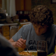 Adventureland.2009.BluRay.1080p.x264.ITA.ENG-DDN[11-35-19].PNG